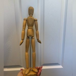 Drawing figurine